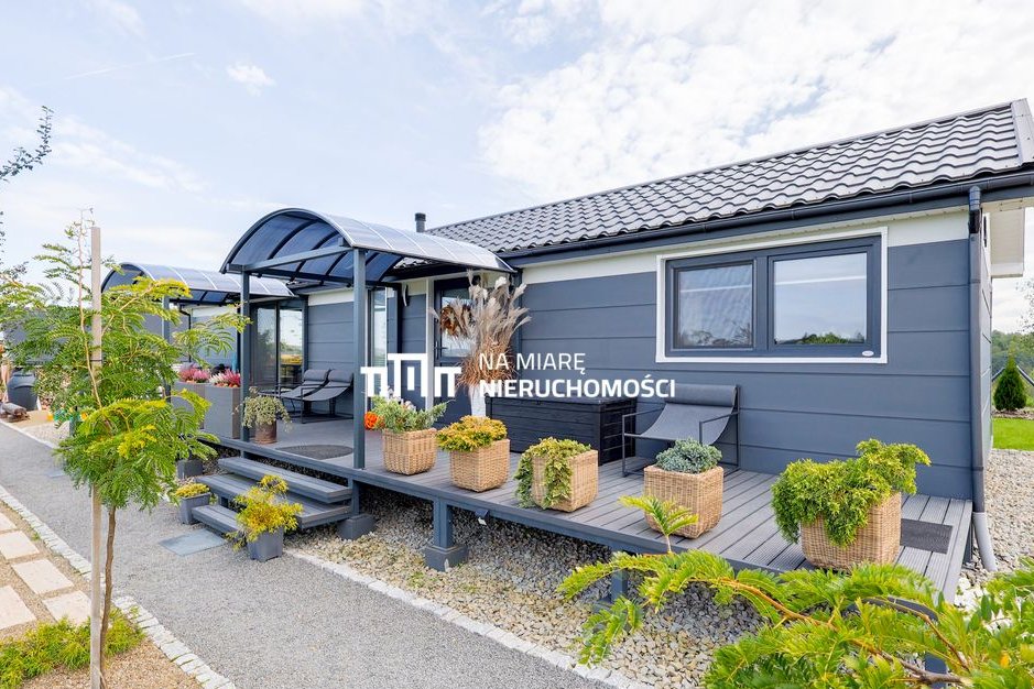 Nowoczesny dom modułowy na przestronnej działce