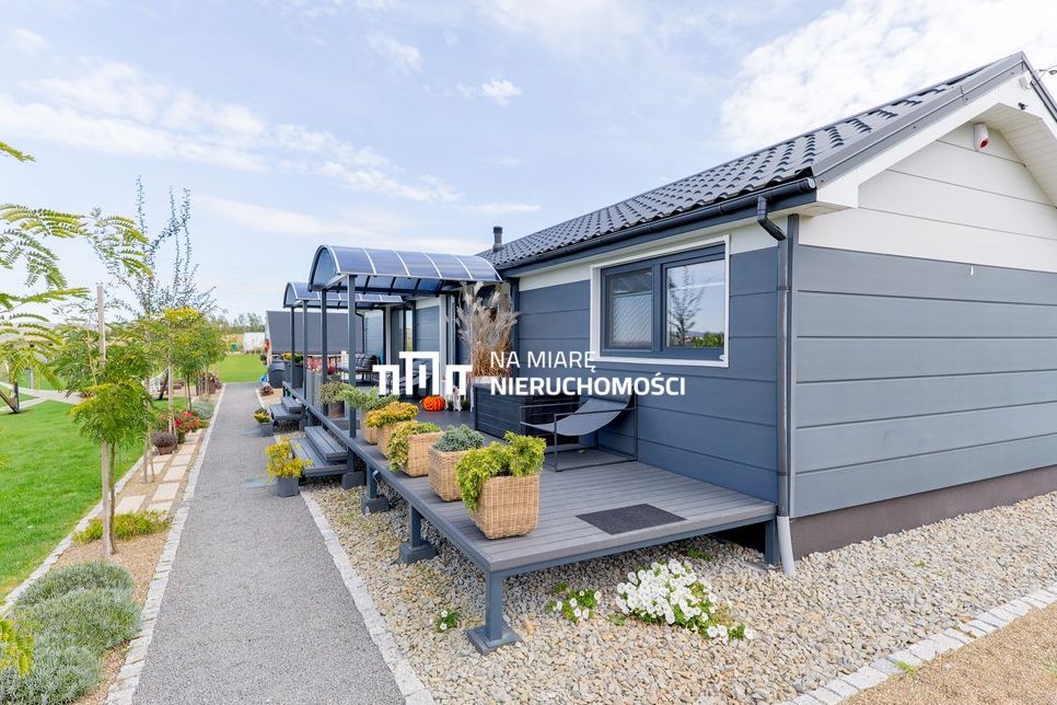 Nowoczesny dom modułowy na przestronnej działce