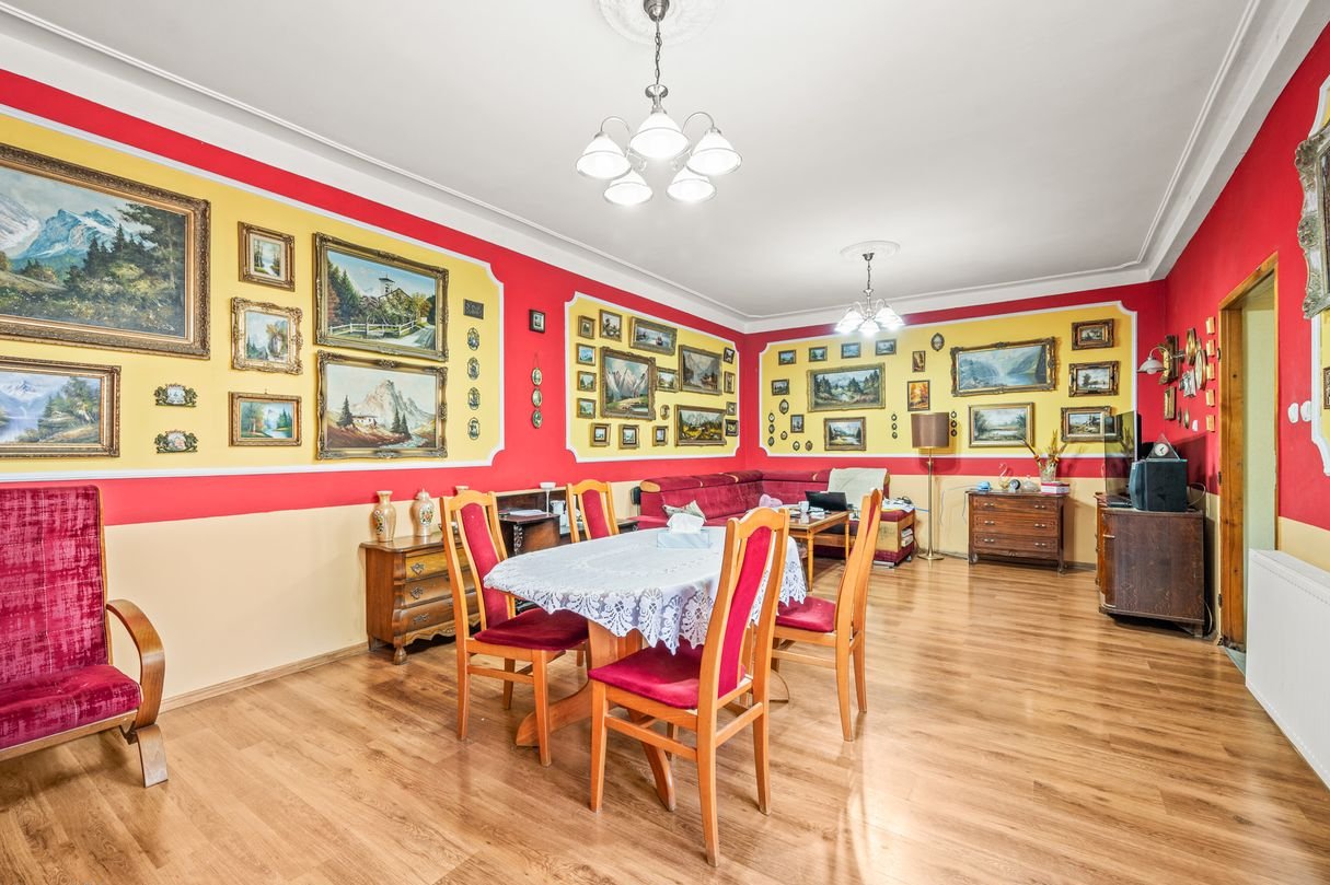 Dom z potencjałem na własny biznes przy kluczowej drodze