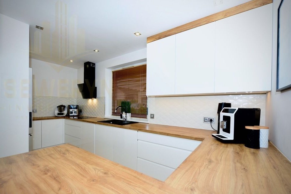 Nowocześnie urządzony DOM z garażem, ogrodem