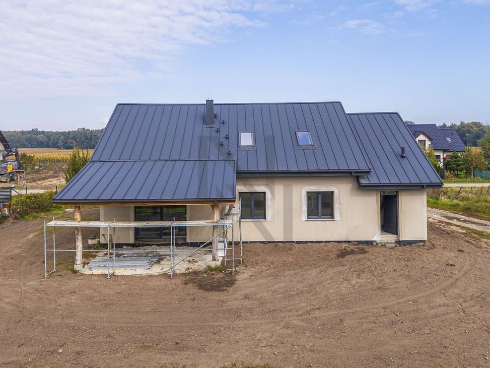 dom wolnostojący / 196m2 / 7 pokoi / pompa ciepła