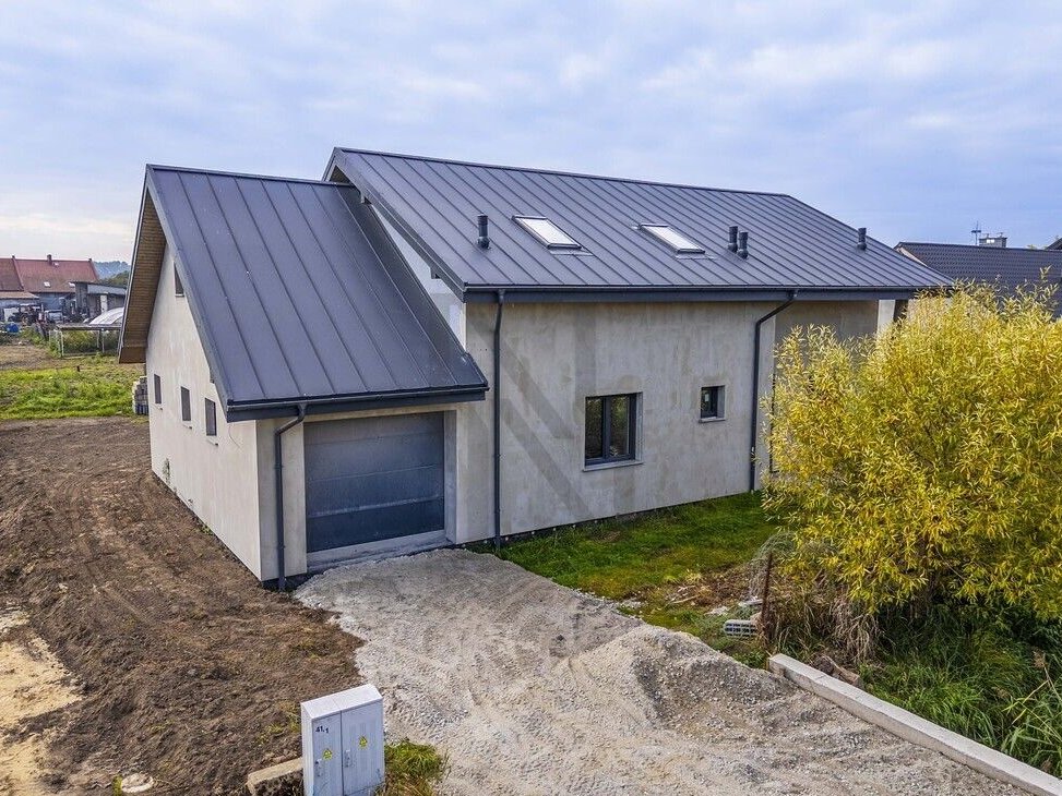 dom wolnostojący / 196m2 / 7 pokoi / pompa ciepła