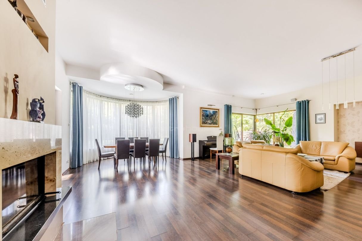 Rezydencja wśród zieleni - komfort i prywatność!