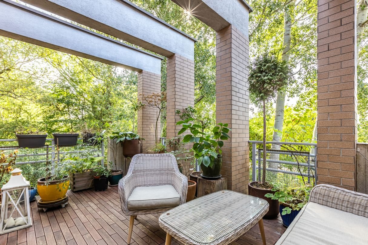 5 pokoi z tarasem wśród zieleni