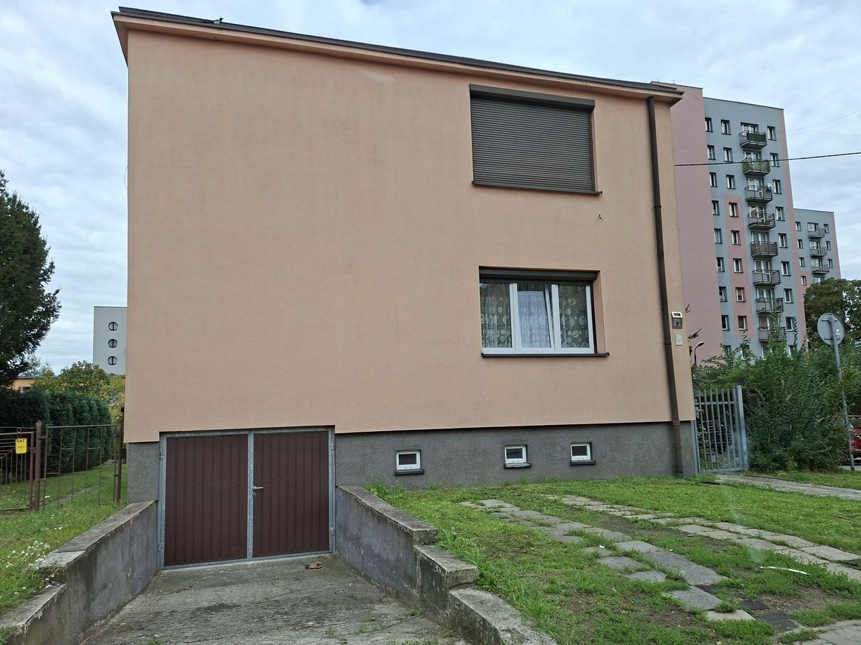 Na sprzedaż -Połowa domu na parterze z garażem i ogrodem Amelung