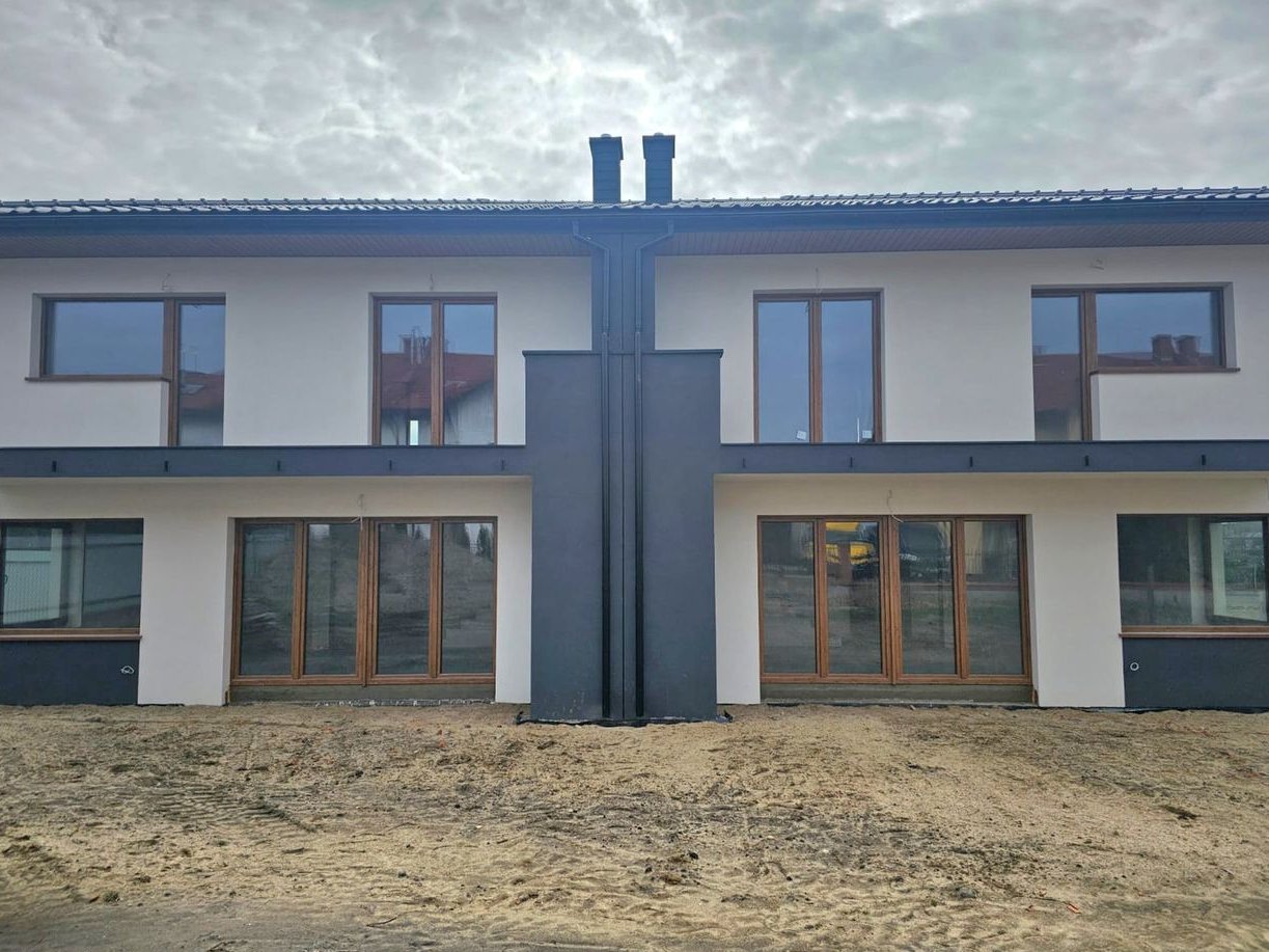 Nowoczesny Bliźniak w Raszynie - Komfort, Styl i Świetna Lokalizacja.