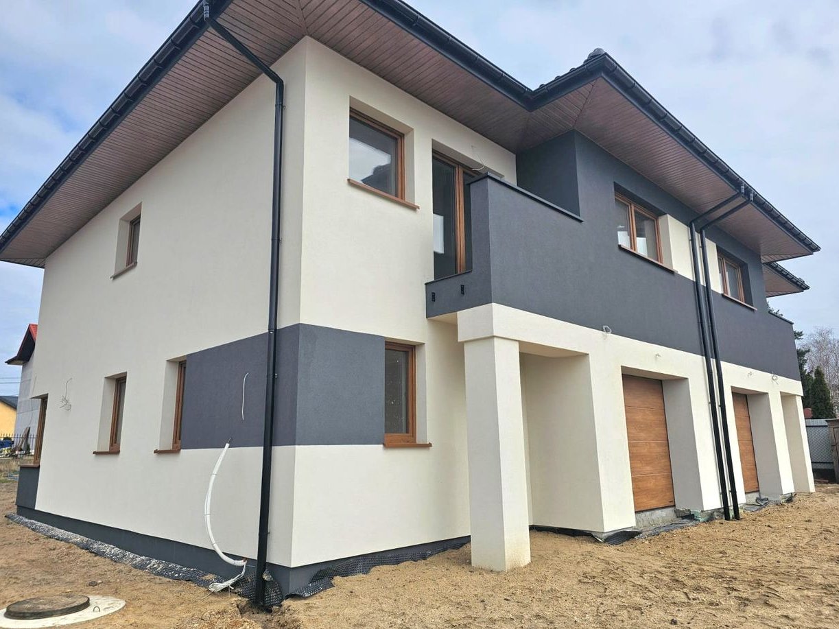 Nowoczesny Bliźniak w Raszynie - Komfort, Styl i Świetna Lokalizacja.