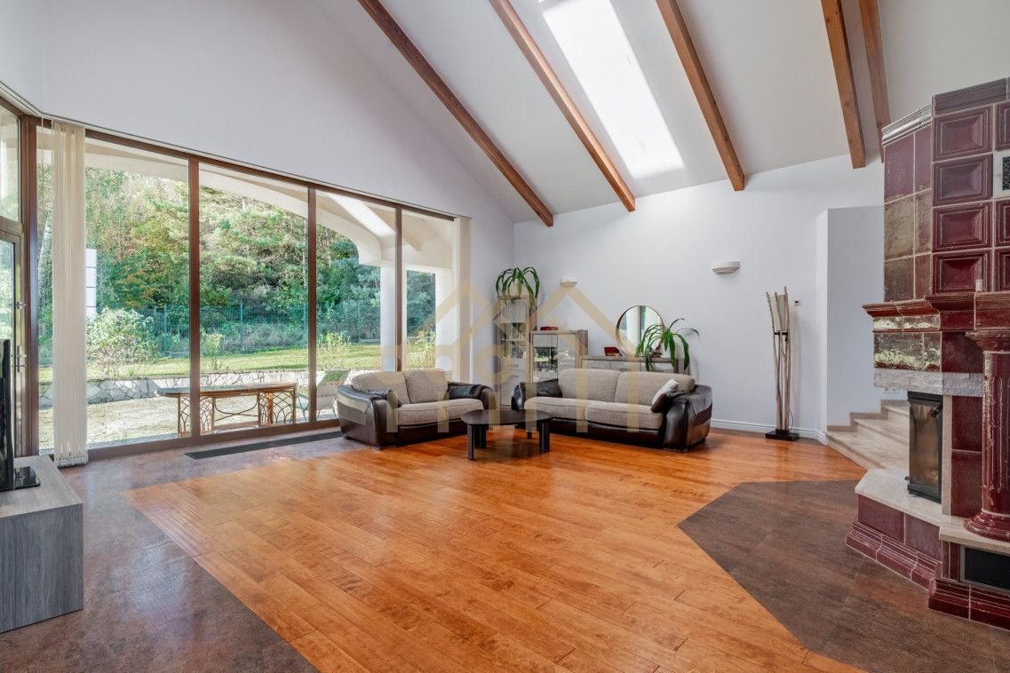 Przestronna i wygodna willa z widokiem na las