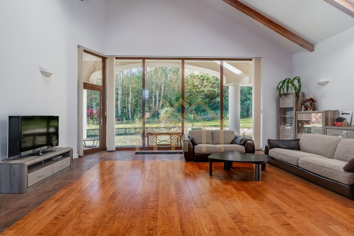 Przestronna i wygodna willa z widokiem na las