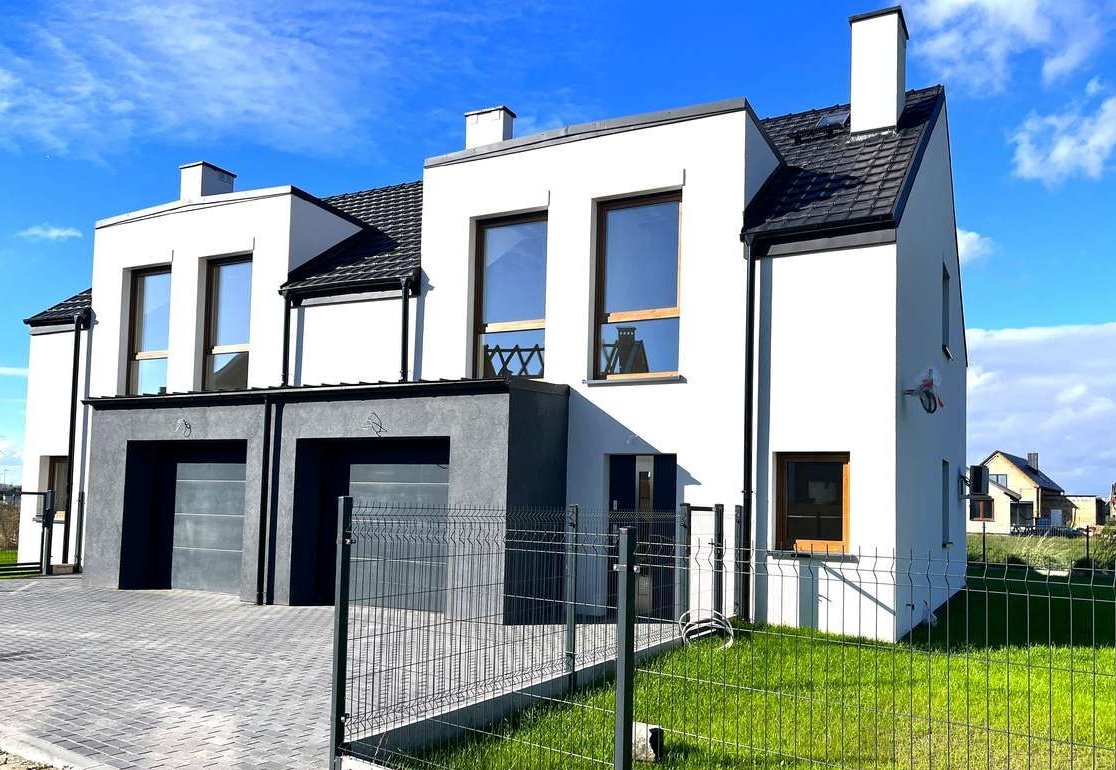 Godzikowice - przestronny dom z dużym ogrodem.