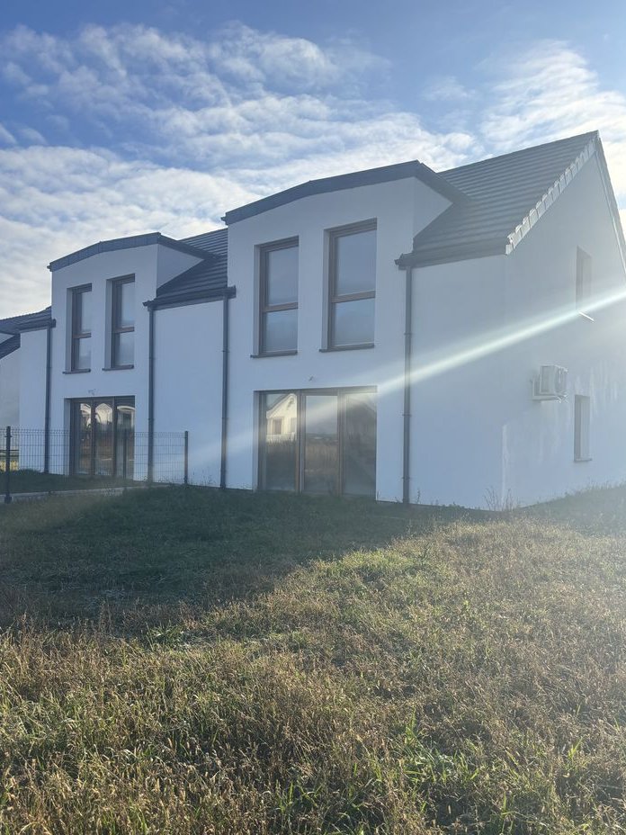 Godzikowice - przestronny dom z dużym ogrodem.