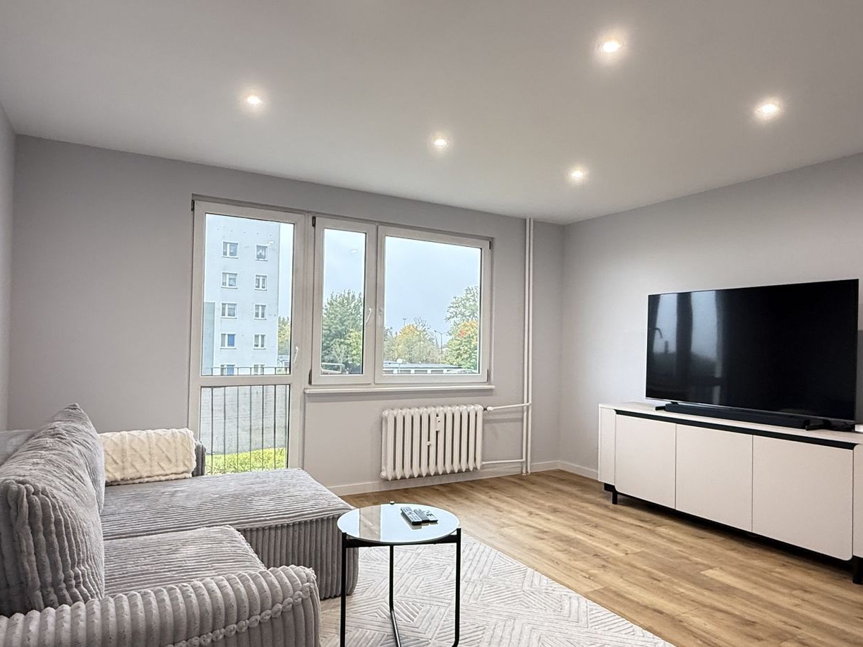 Mieszkanie po świeżym kapitalnym remoncie-3 pokoje.