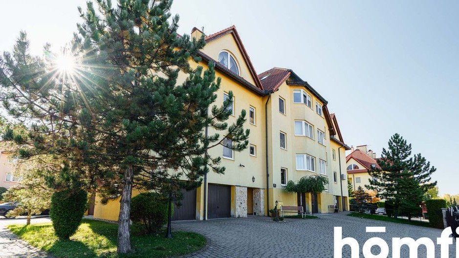 Dwupoziomowe mieszkanie na os. Cztery Pory Roku