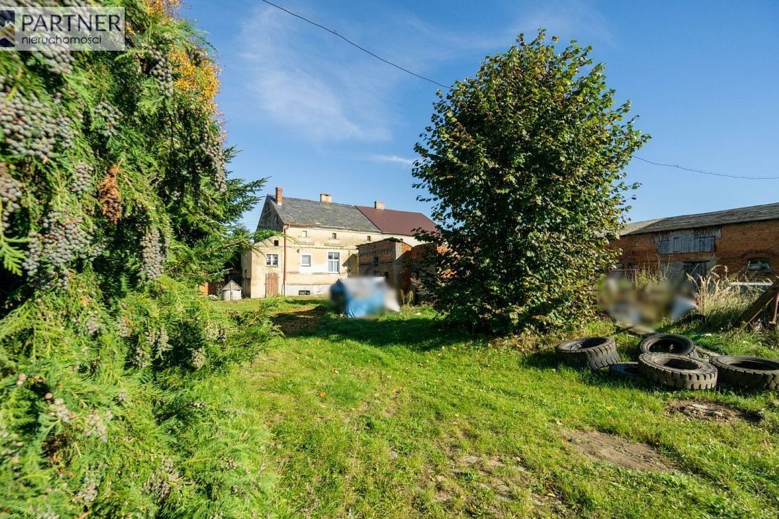 Dom z zabudowaniami na dz. 4 400 m2 (udział 1/2)