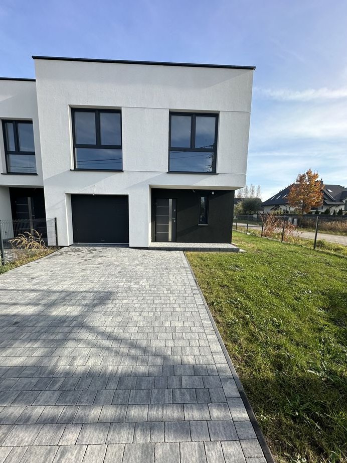 Nowoczesny segment 138 m2 z garażem