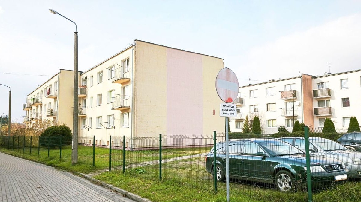 trzypokojowe z balkonem na pierwszym piętrze