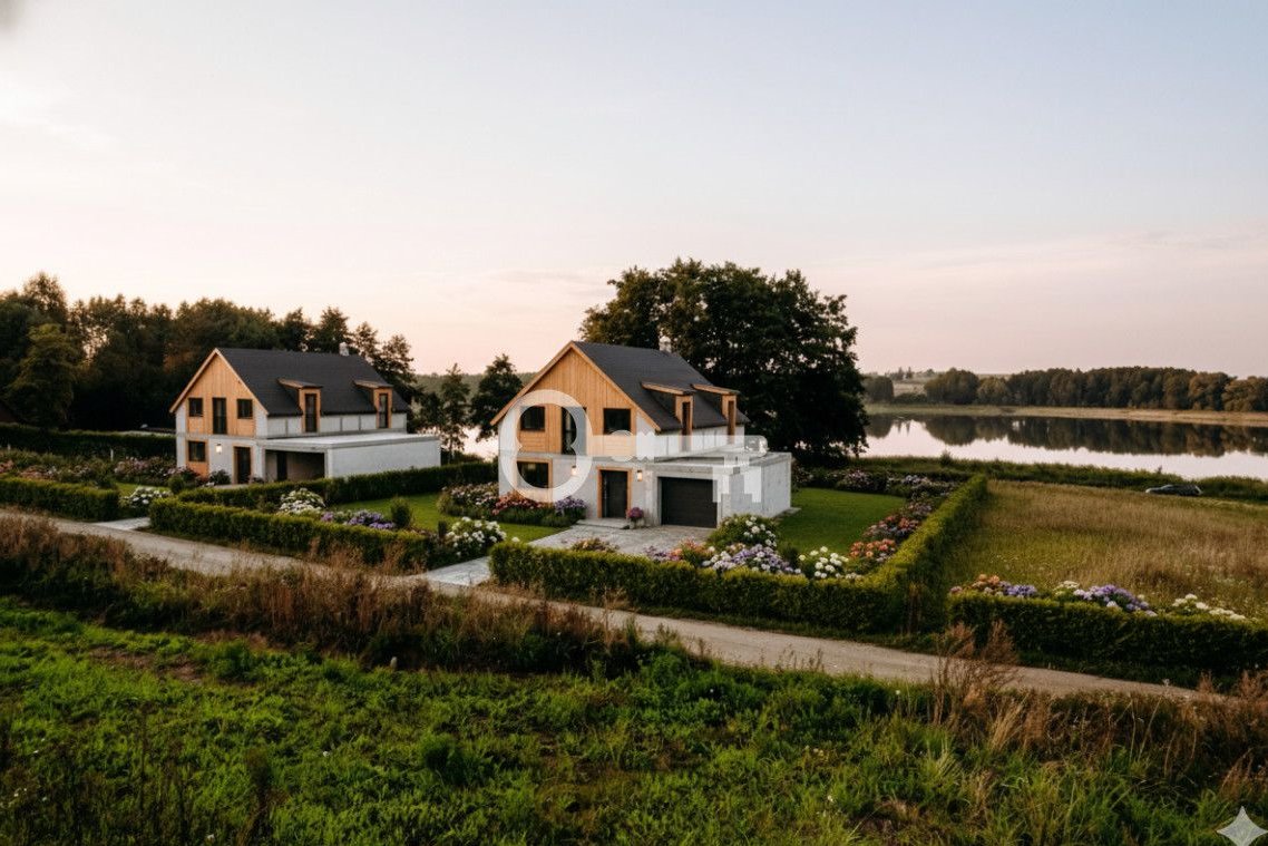 Dom z widokiem na jezioro