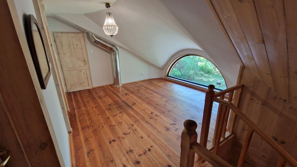 Wyjątkowy drewniany dom pod Warszawą