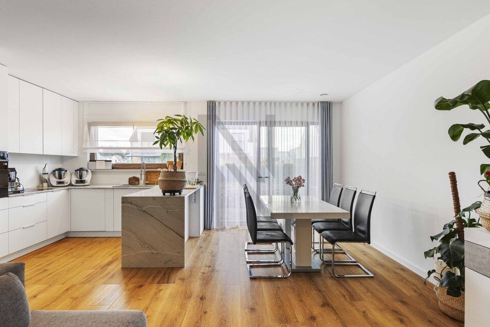 4 pokoje + 192m2 ogrodu / pompa ciepła / 2024 r.