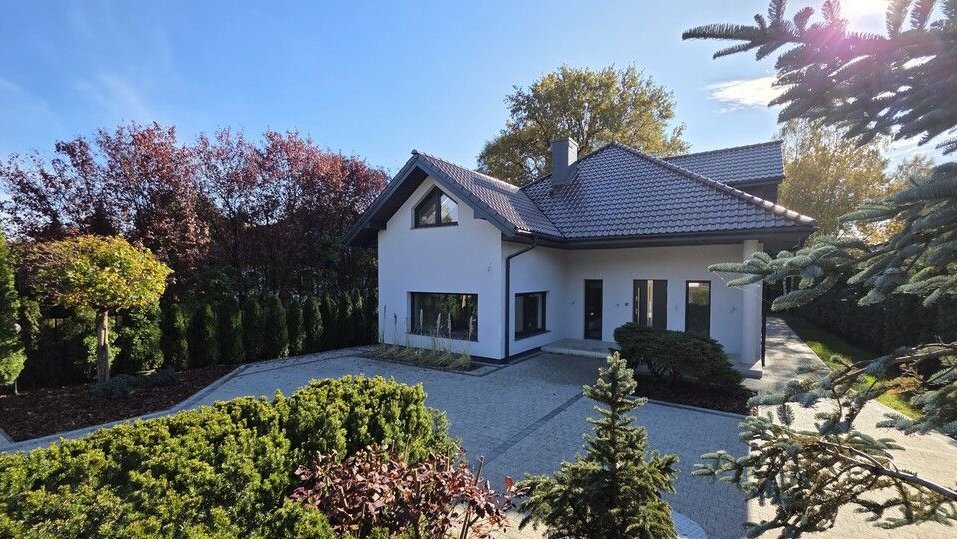 Nowoczesny dom z oranżerią i dużą działką – Łódź,