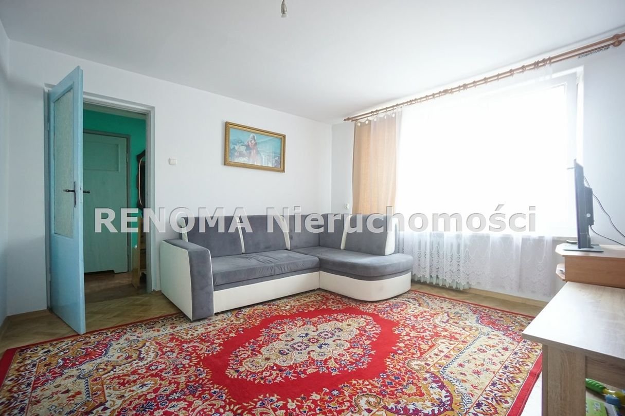 ** Centrum * Możliwość przekształcenia na 2 pok *