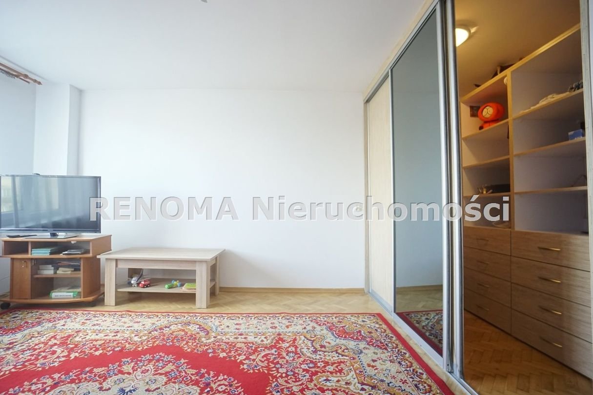 ** Centrum * Możliwość przekształcenia na 2 pok *