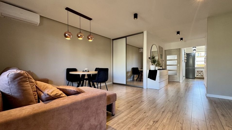 Mieszkanie z klimatyzacją i balkonem – Kosmonautów