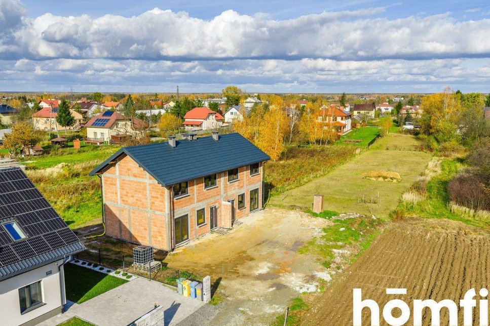 Bliźniak z elewacją i ogrodzeniem | Brak 2% Pcc