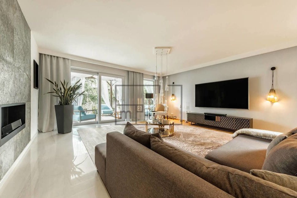 Nieztuzinkowy Dom W Łomiankach