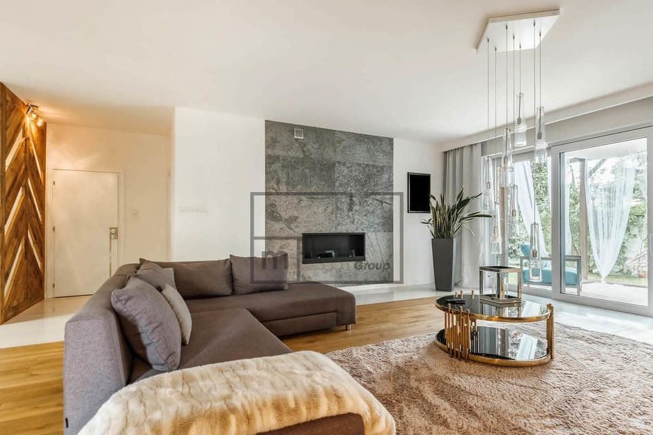 Nieztuzinkowy Dom W Łomiankach