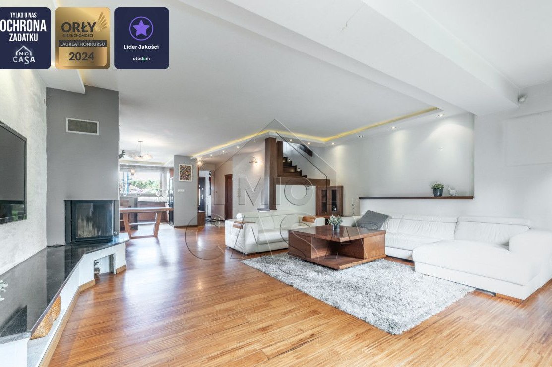 Szereg z Tarasem, Ogrodem i Garażem Wśród Zieleni