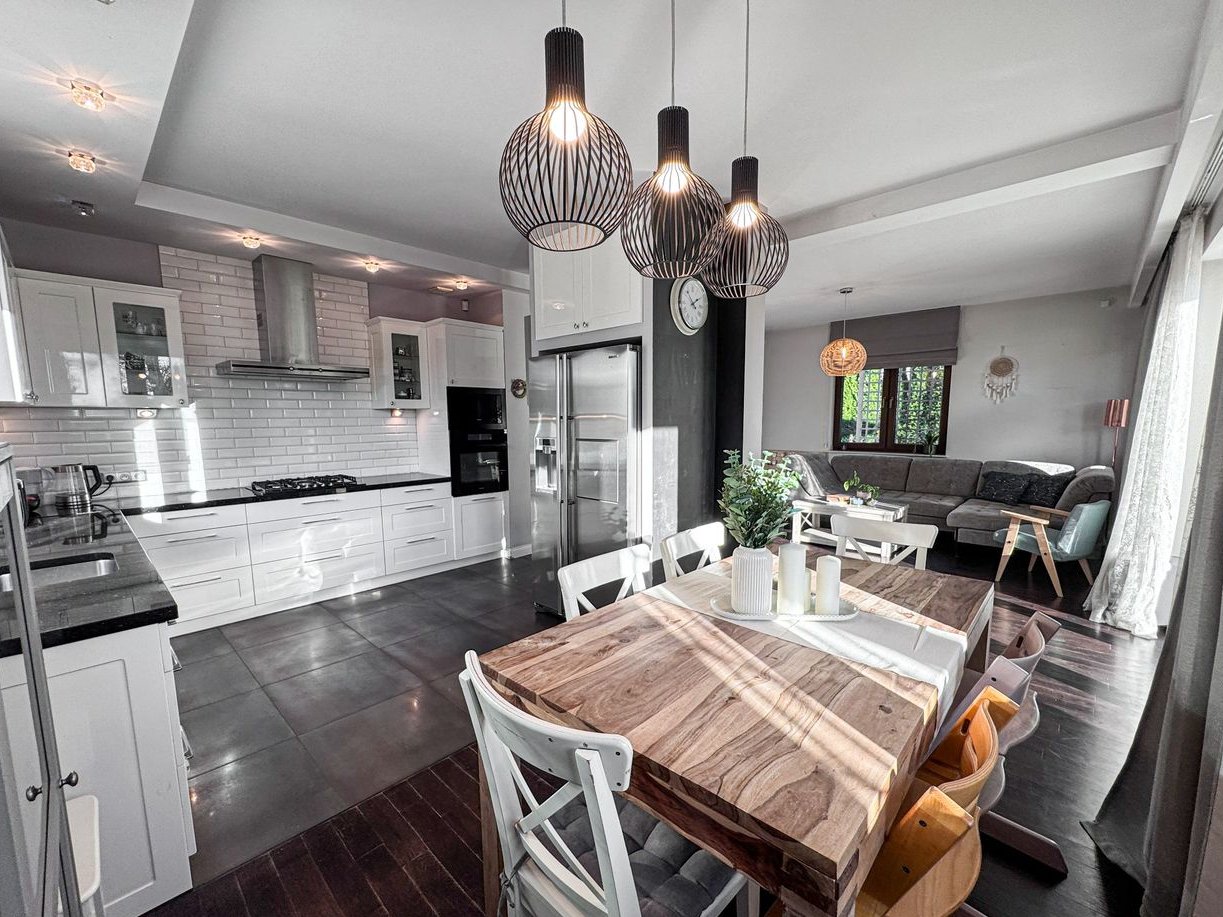 Piękny, przestronny dom gotowy do zamieszkania- Wola Batorska