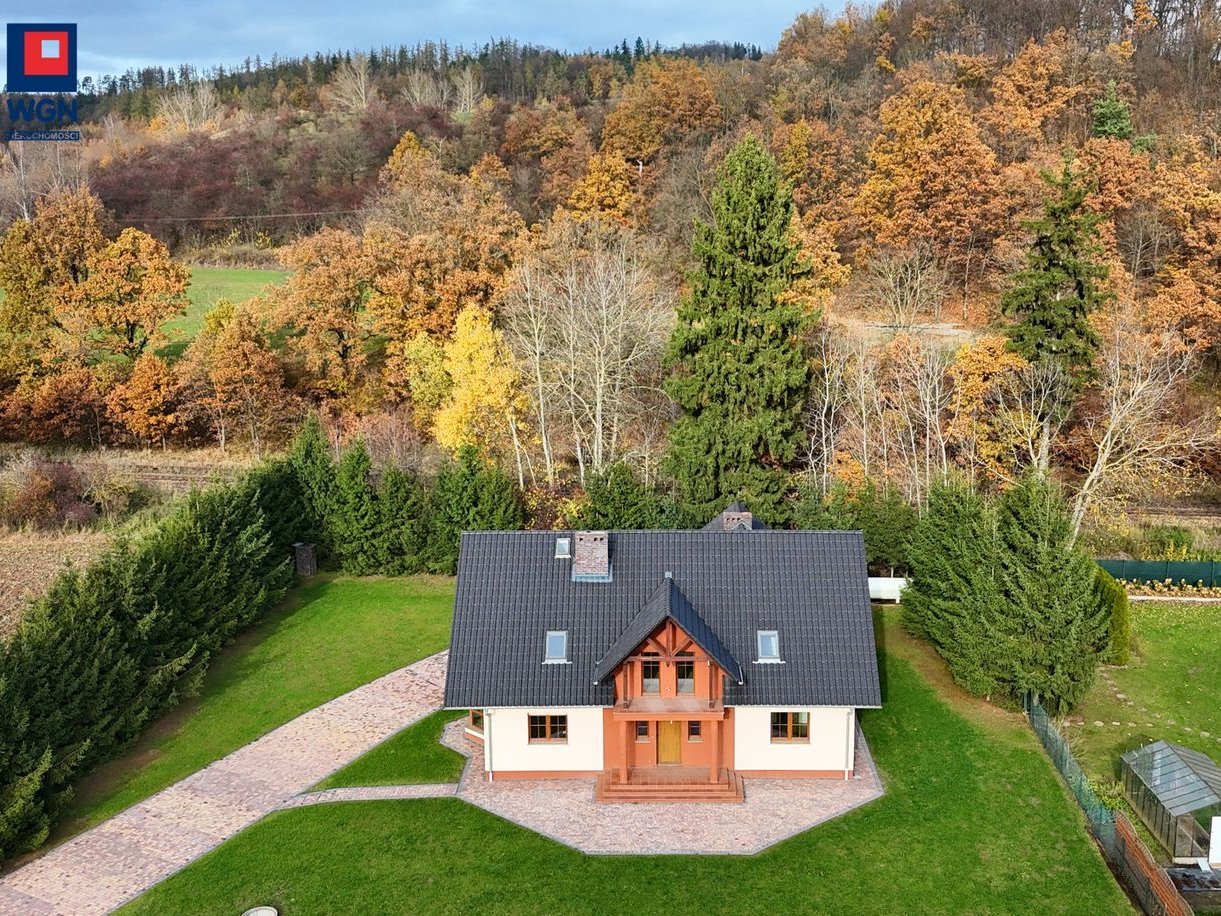 Gustownie wykończony dom w okolicach Kłodzka na sprzedaż.