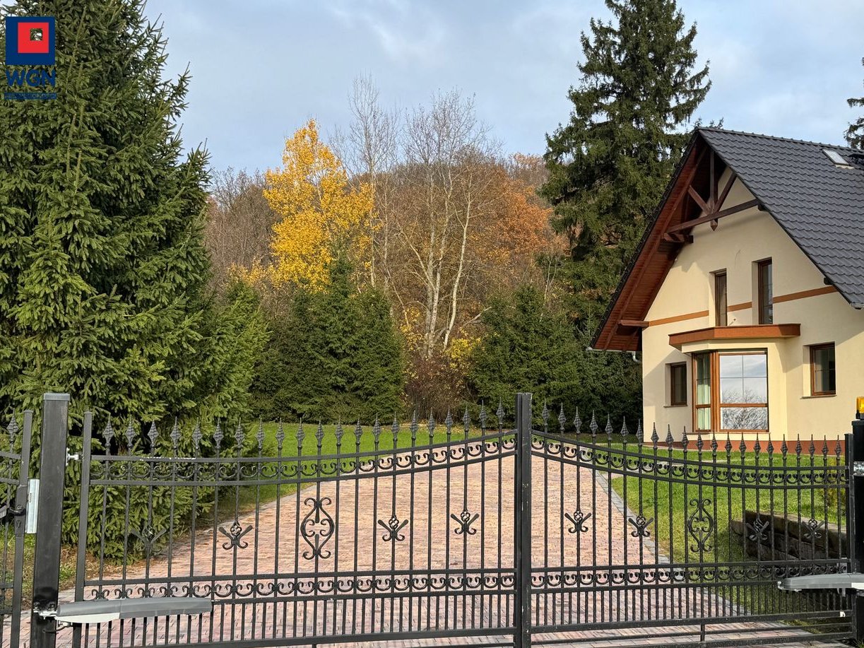 Gustownie wykończony dom w okolicach Kłodzka na sprzedaż.