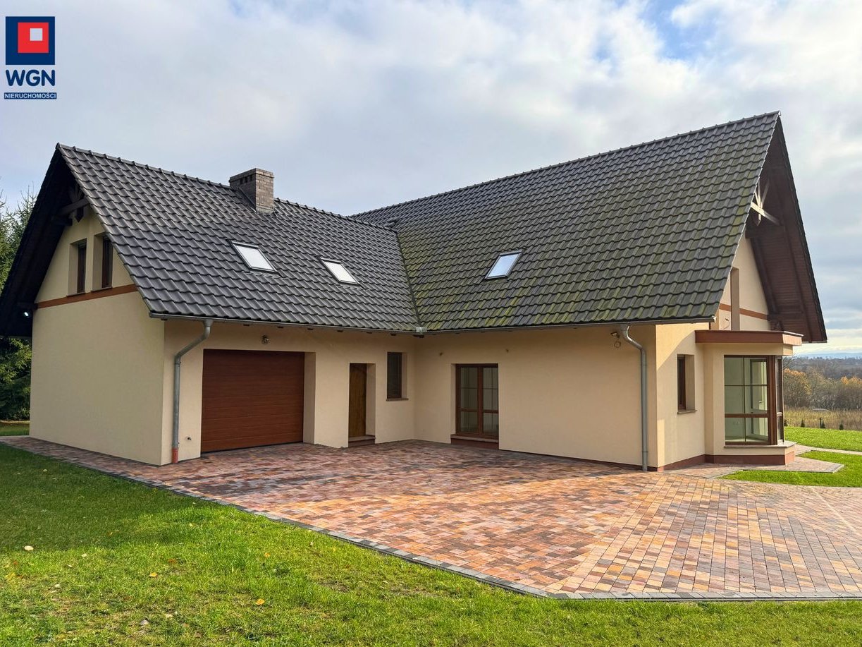 Gustownie wykończony dom w okolicach Kłodzka na sprzedaż.