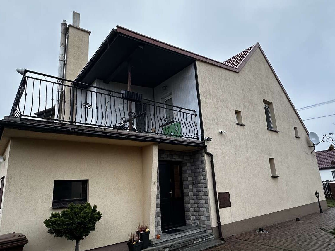 Przestronny dom pod Kościanem z opcją 2 mieszkań – świetna lokalizacja