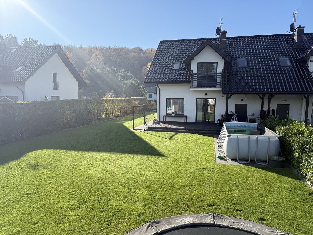 Piękny nowoczesny kilkuletni dom z pięknym ogrodem-Barlinek-Krzynka.