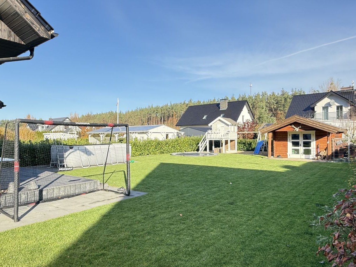 Piękny nowoczesny kilkuletni dom z pięknym ogrodem-Barlinek-Krzynka.