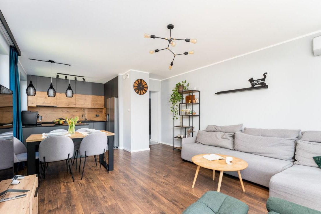 Do wejścia, 4 pokoje + gabinet, Gromadzka