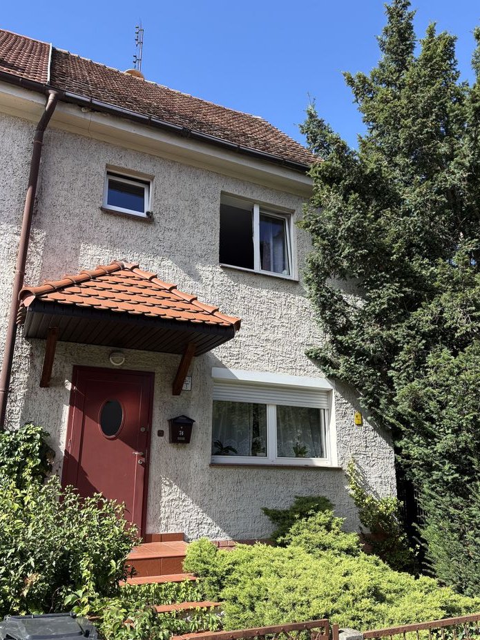 Dom narożny na Biskupinie - 147 m2, 4 garaże