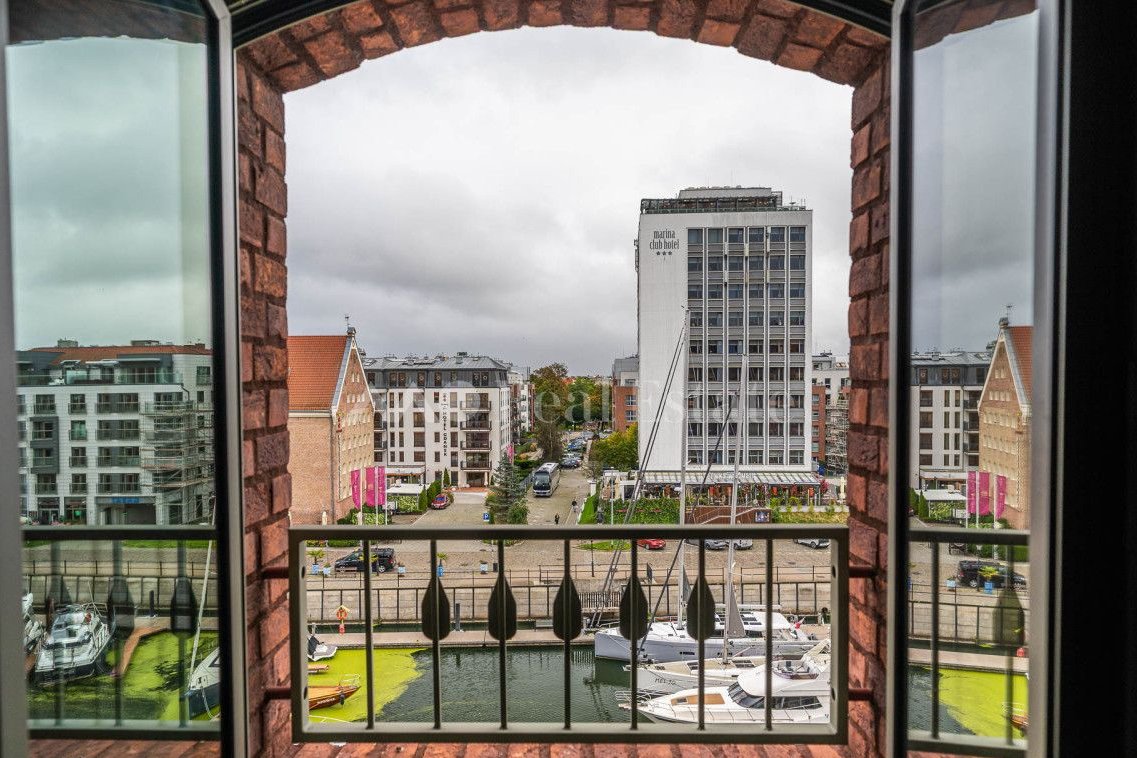 Nowy apartament z widokiem na marinę