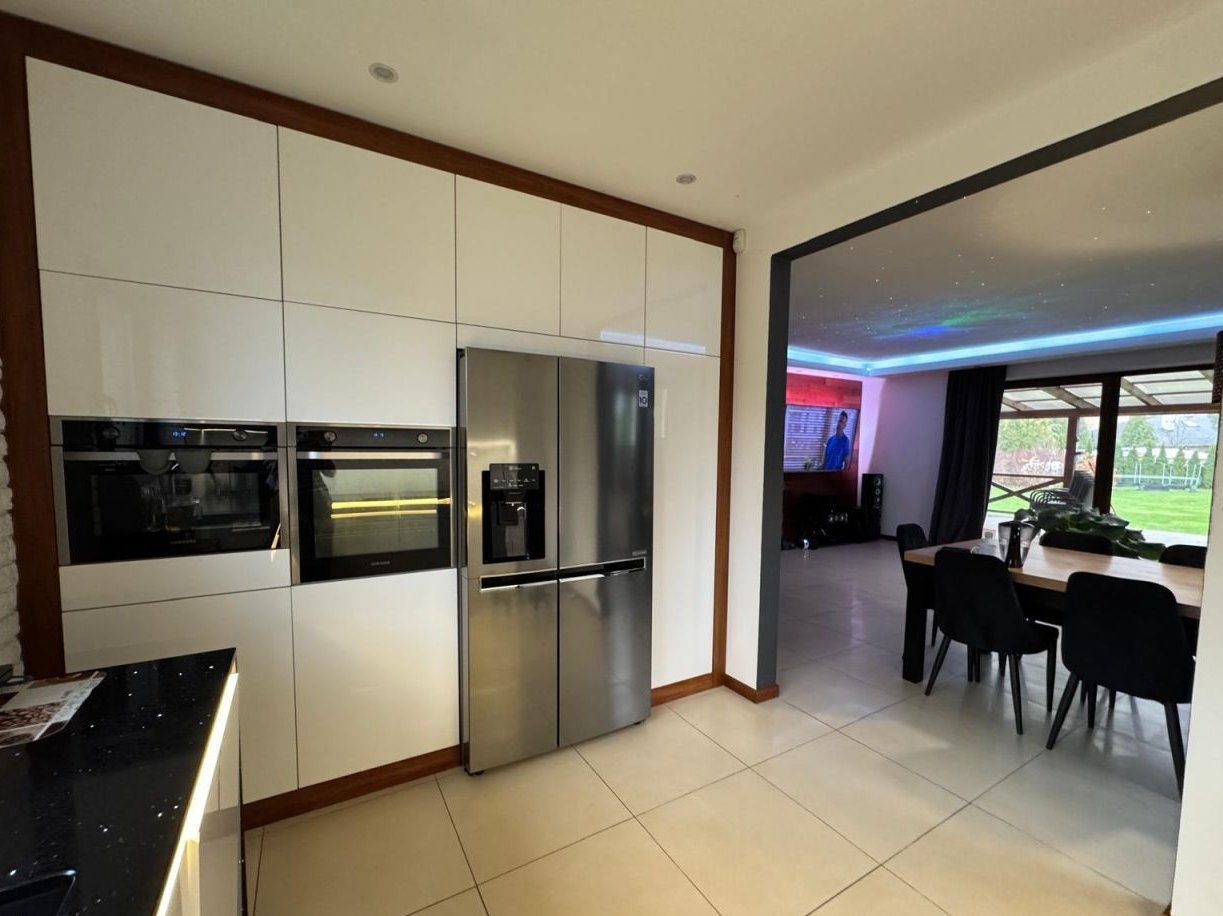 Dom do wprowadzenia w otulinie zieleni.