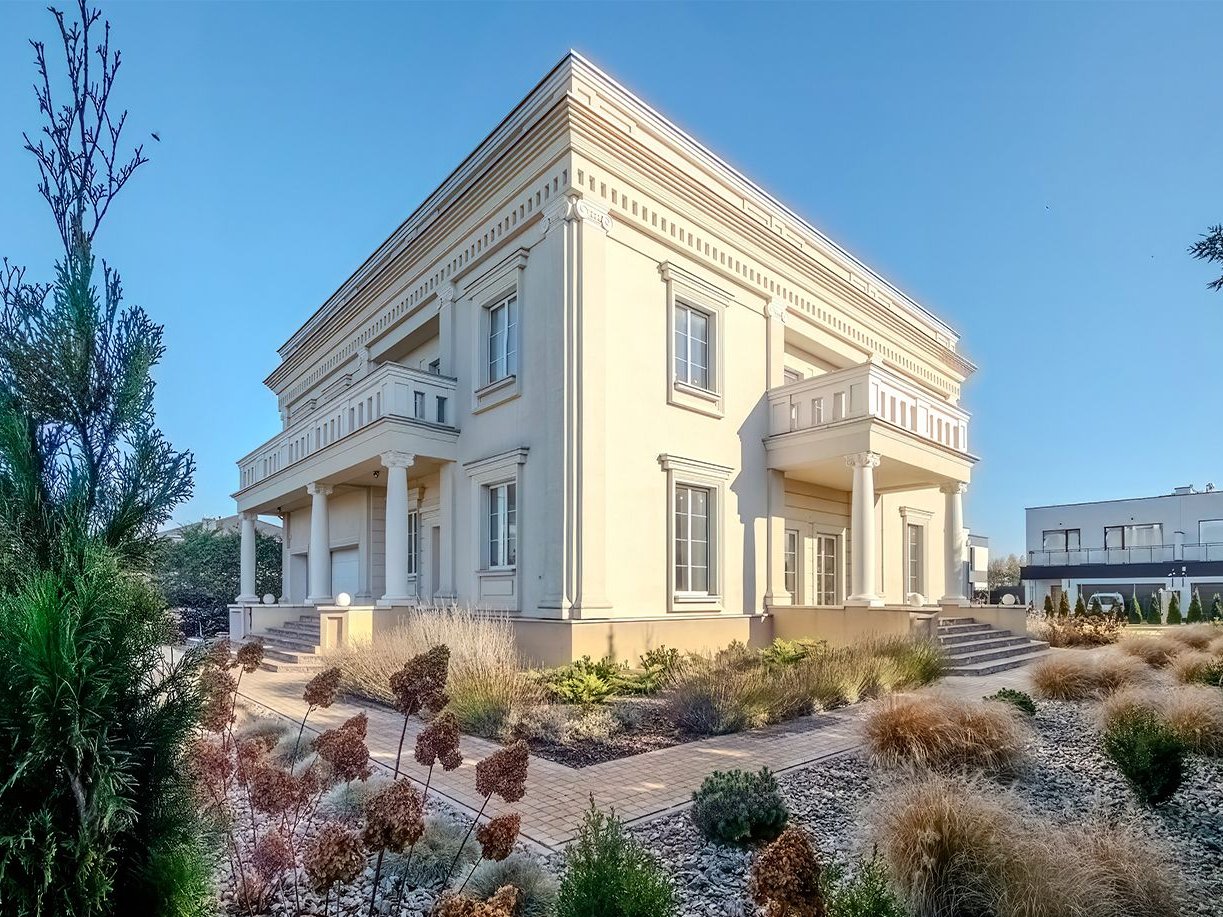 Stylowy Dom z Potencjałem, Komfort i Elegancja