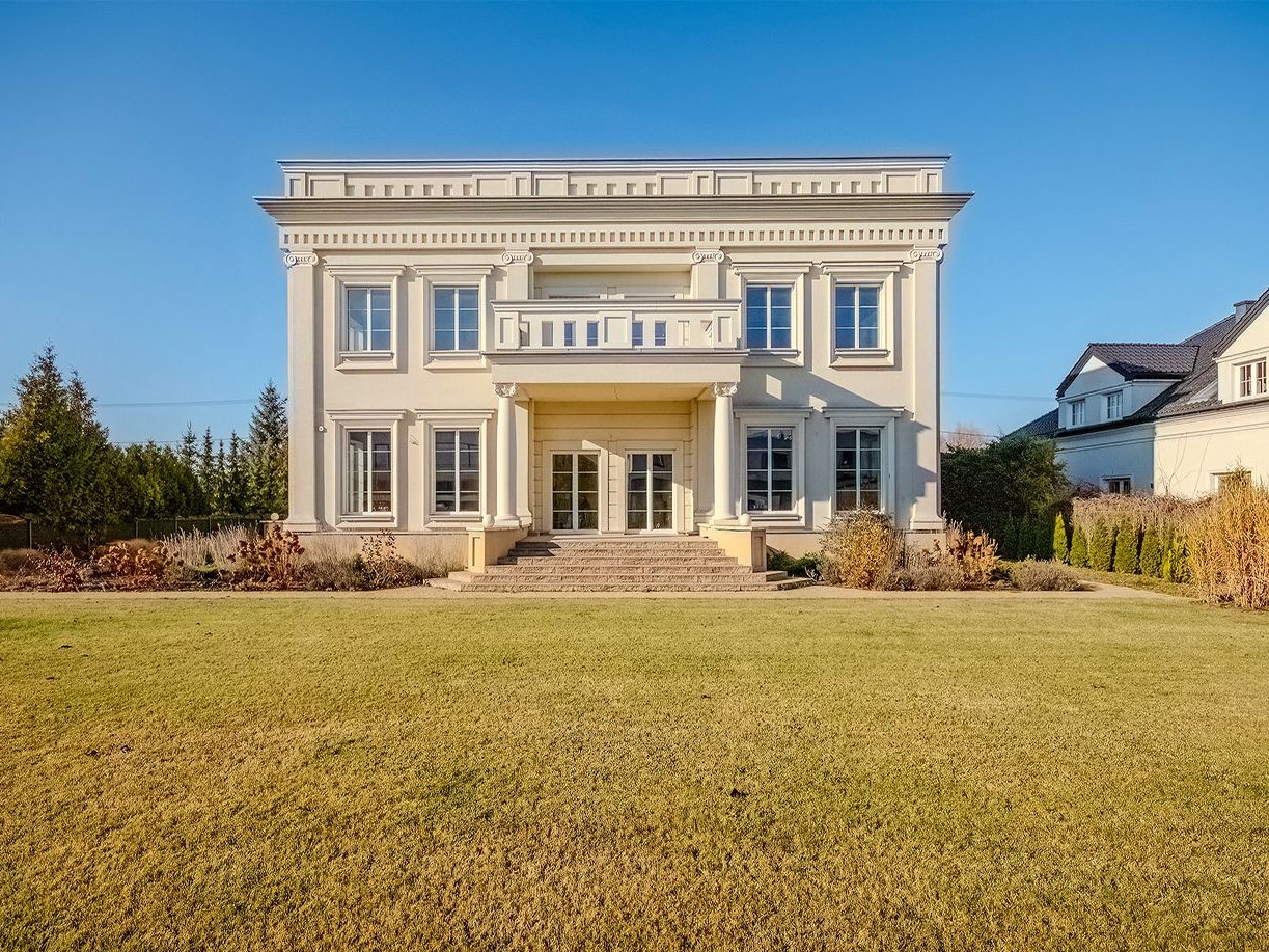 Stylowy Dom z Potencjałem, Komfort i Elegancja