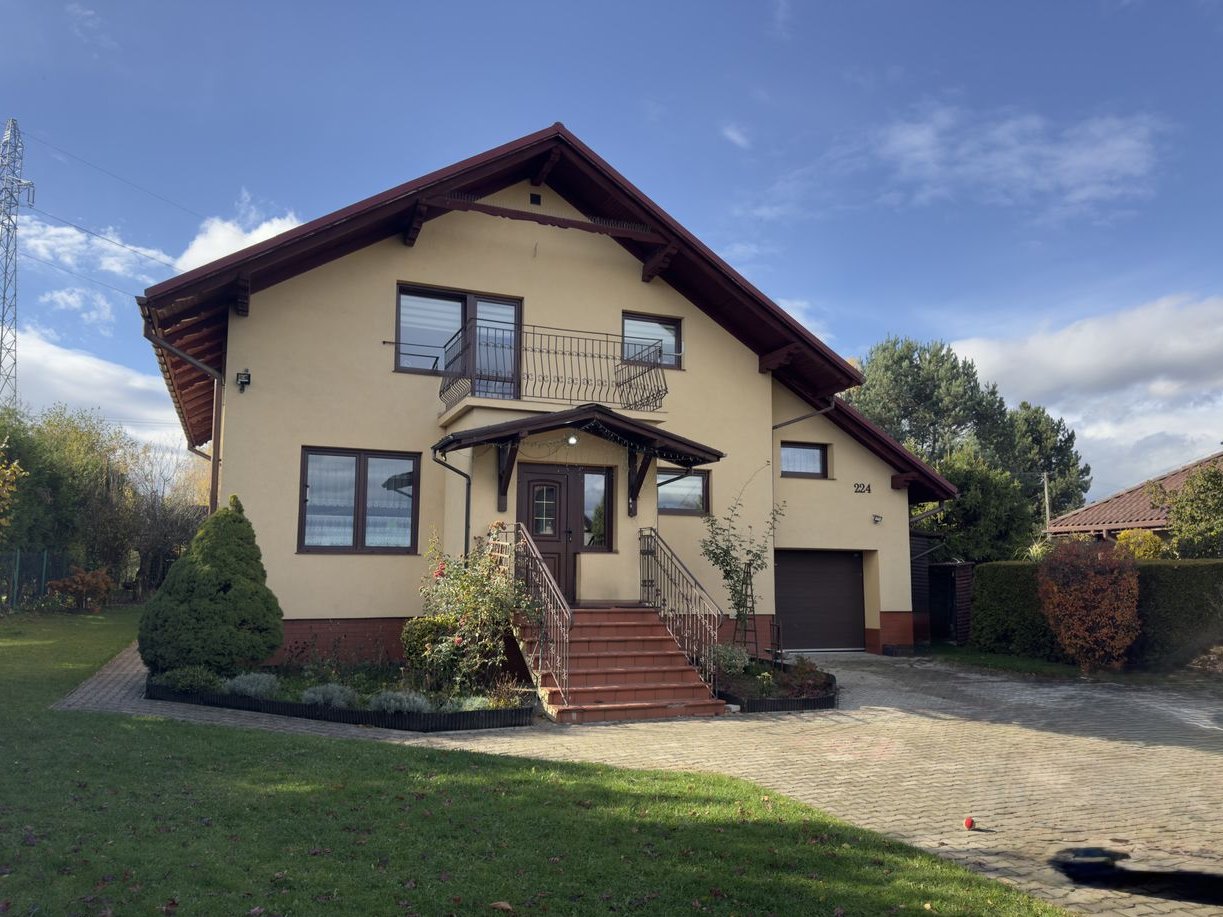 Przestronny dom z ogrodem w spokojnej i atrakcyjnej lokalizacji-Kalna