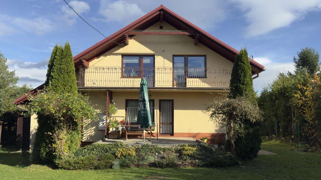 Przestronny dom z ogrodem w spokojnej i atrakcyjnej lokalizacji-Kalna