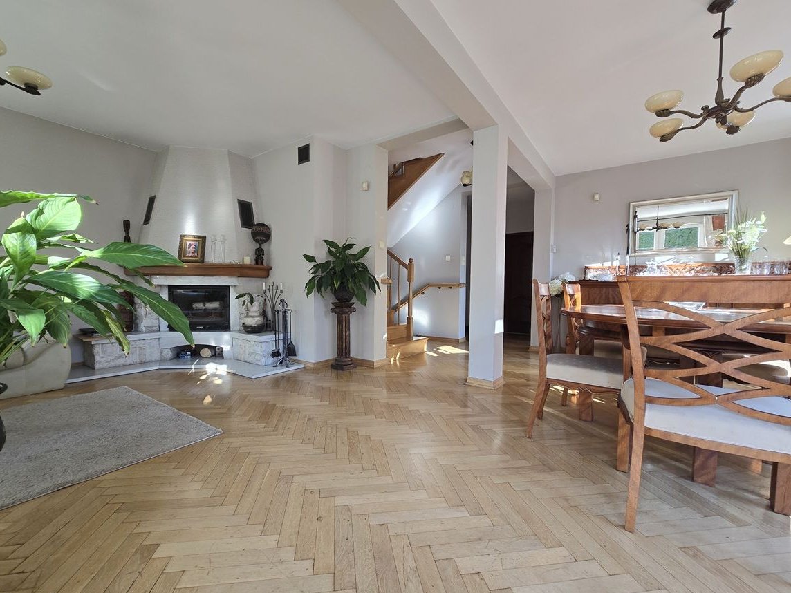 Skrajny segment w centrum miasta z dużą działką, 0%prowizji od kupują