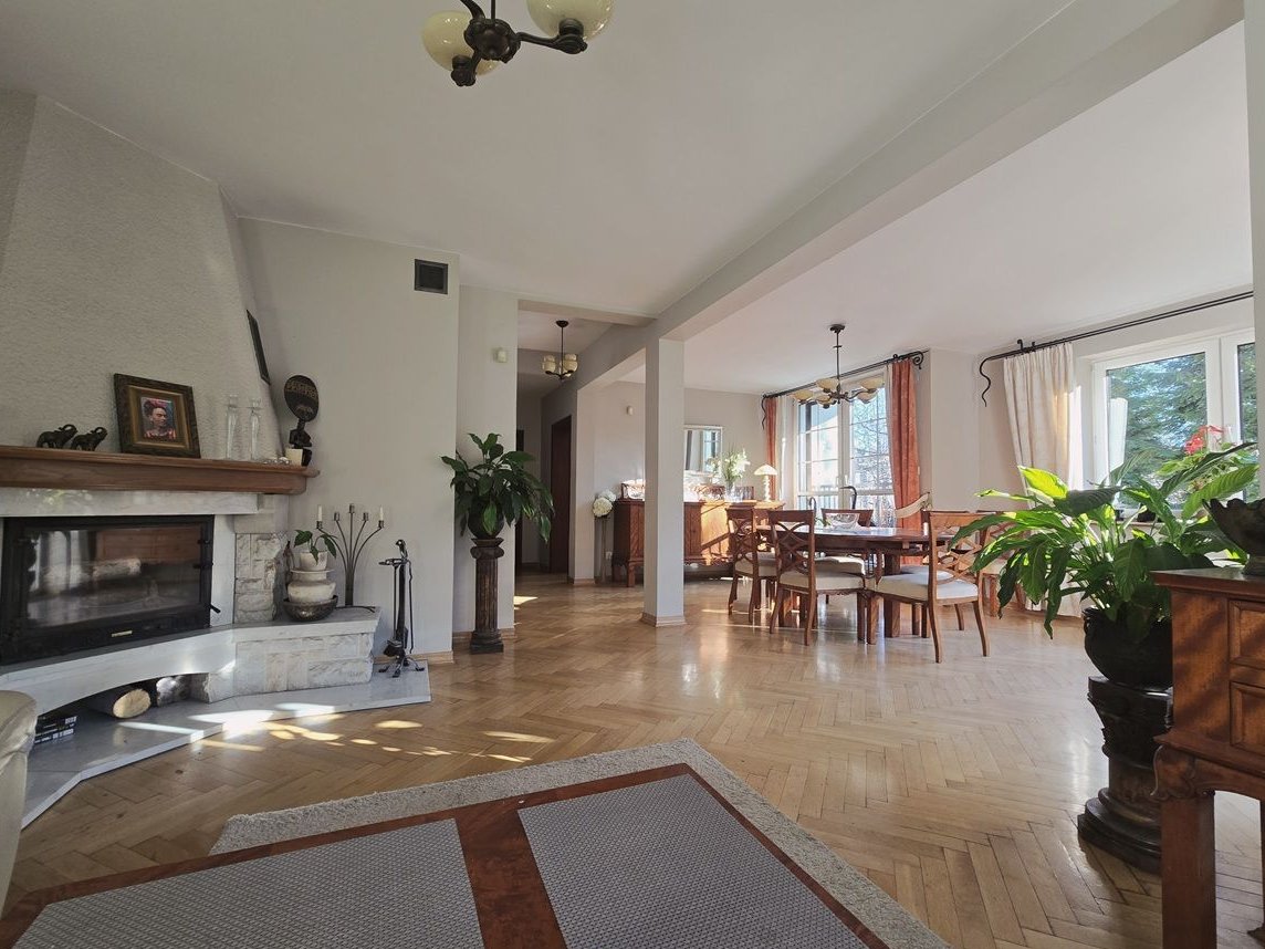 Skrajny segment w centrum miasta z dużą działką, 0%prowizji od kupują