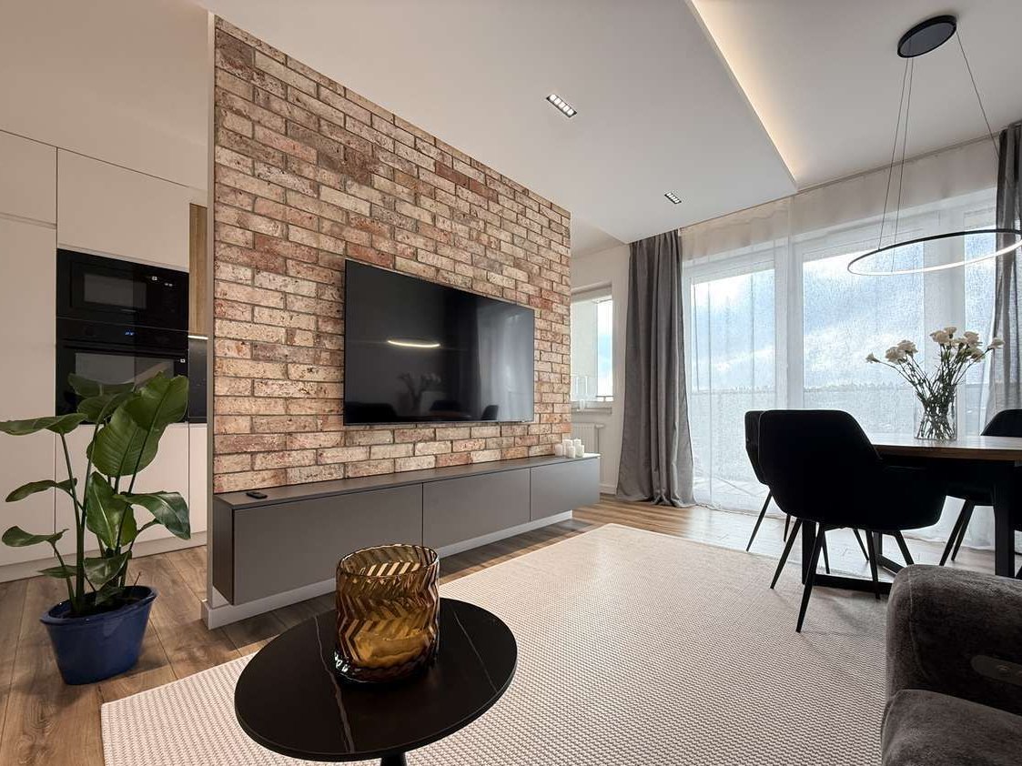 Bez prowizji, bez PCC, 4 pokoje + 2 x hala garażowa.