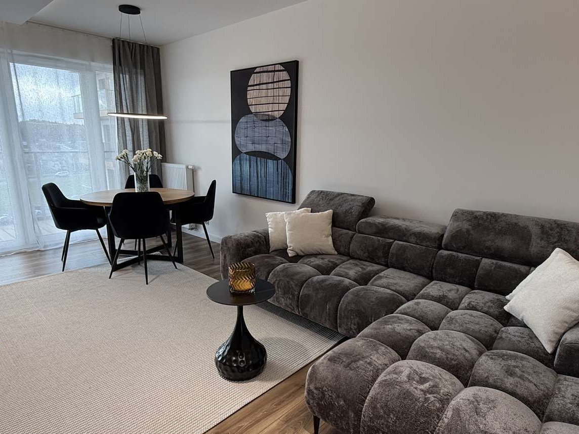 Bez prowizji, bez PCC, 4 pokoje + 2 x hala garażowa.